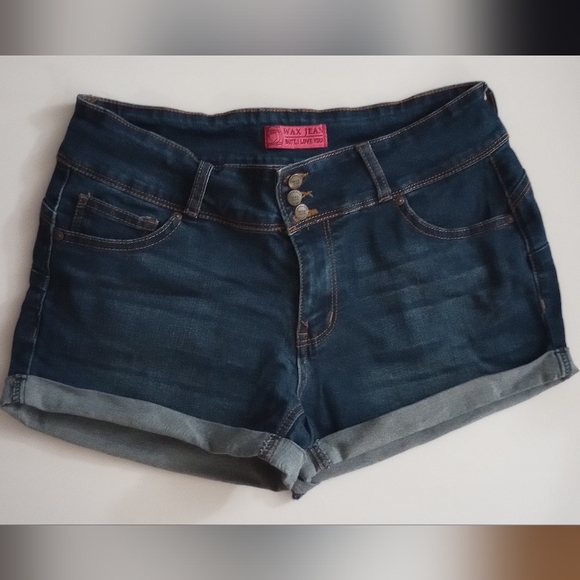 3 Button Shellback Shorts - Picture 1 of 5